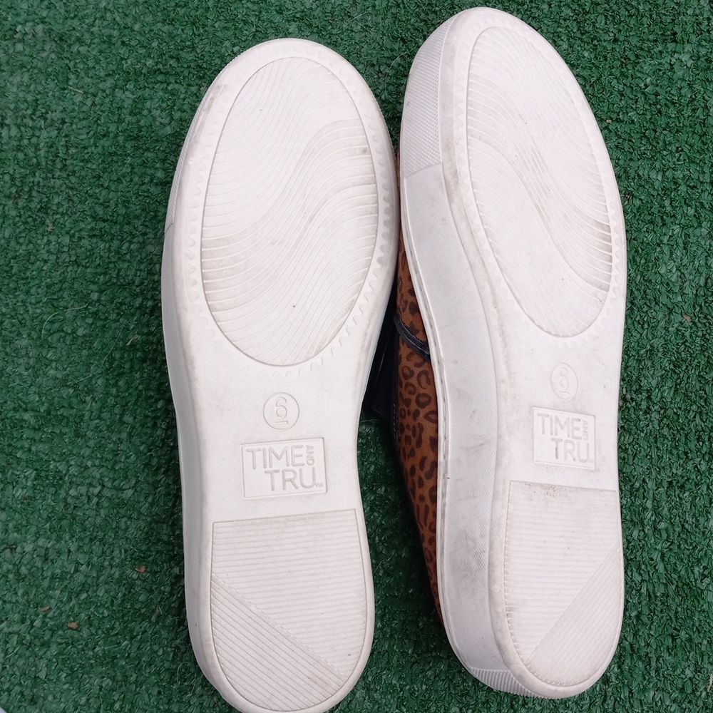 Leopard Print Memory Foam Slip Ons - Picture 4 of 4